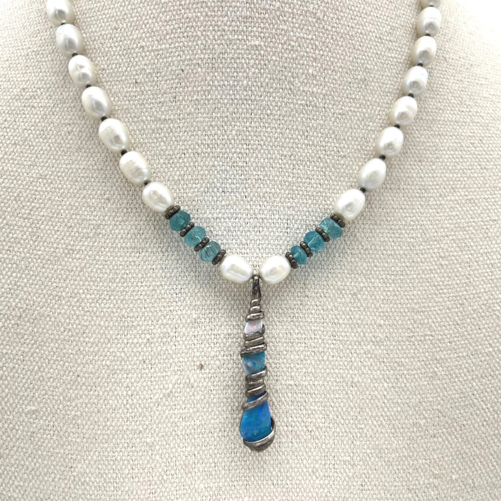 Faux Pearl Necklace Teal Beads Wire Wrapped Color Shift Pendant 16in - Picture 3 of 7